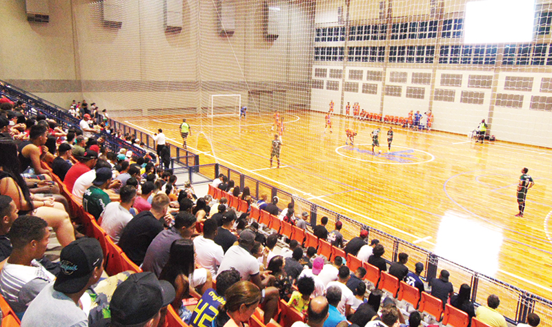 Torcida acompanha a virada que garantiu a vaga na segunda fase