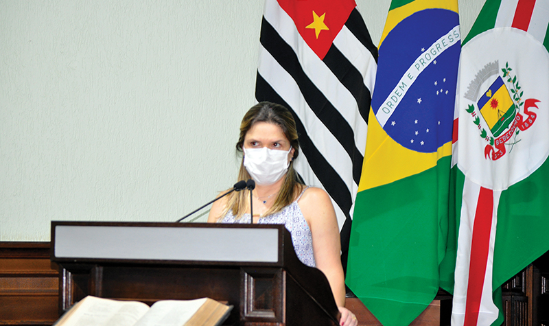 Renata Martinez fala do mapeamento feito pelo Planejamento para regularizar os ambulantes